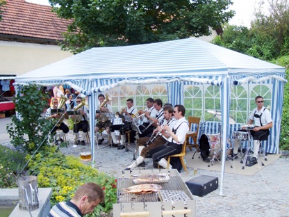 Tanzlmusi unterm Zelt